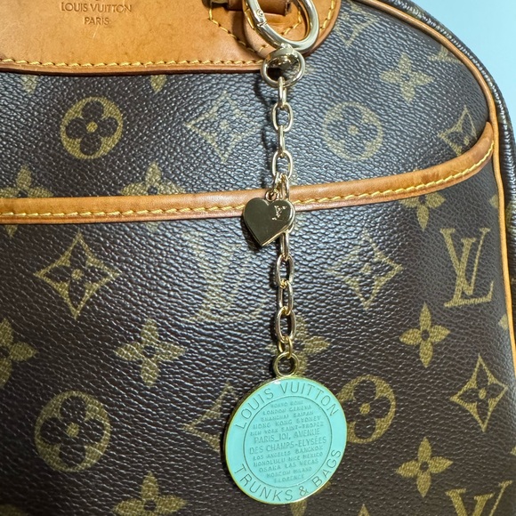 Louis Vuitton bag charm - Picture 6 of 7